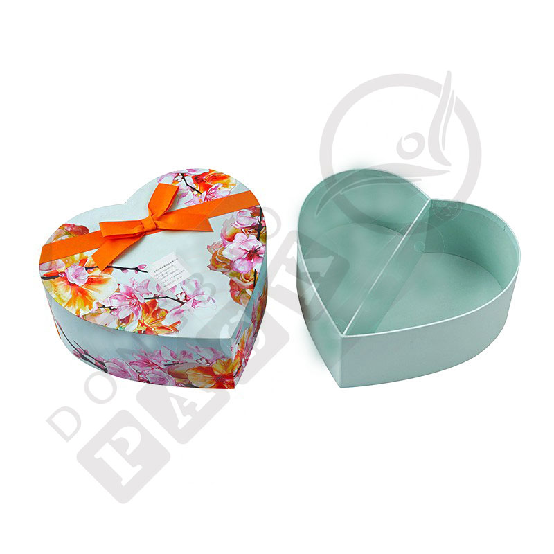 flower-heart-shaped-box-with-ribbon