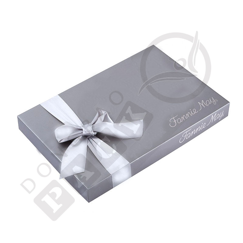 grey-wedding_lid-off-box-with-ribbon